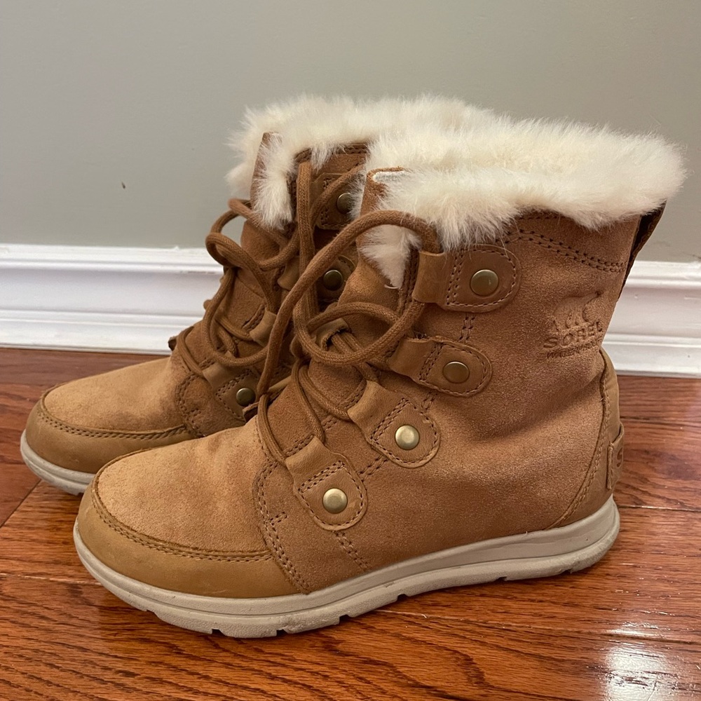 Sorel waterproof Explorer Joan Boot size 6